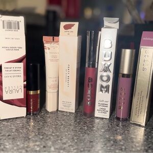 Lip bundle-Laura Geller, Buxom,Stila, Fenty. You get all 4. See all pics